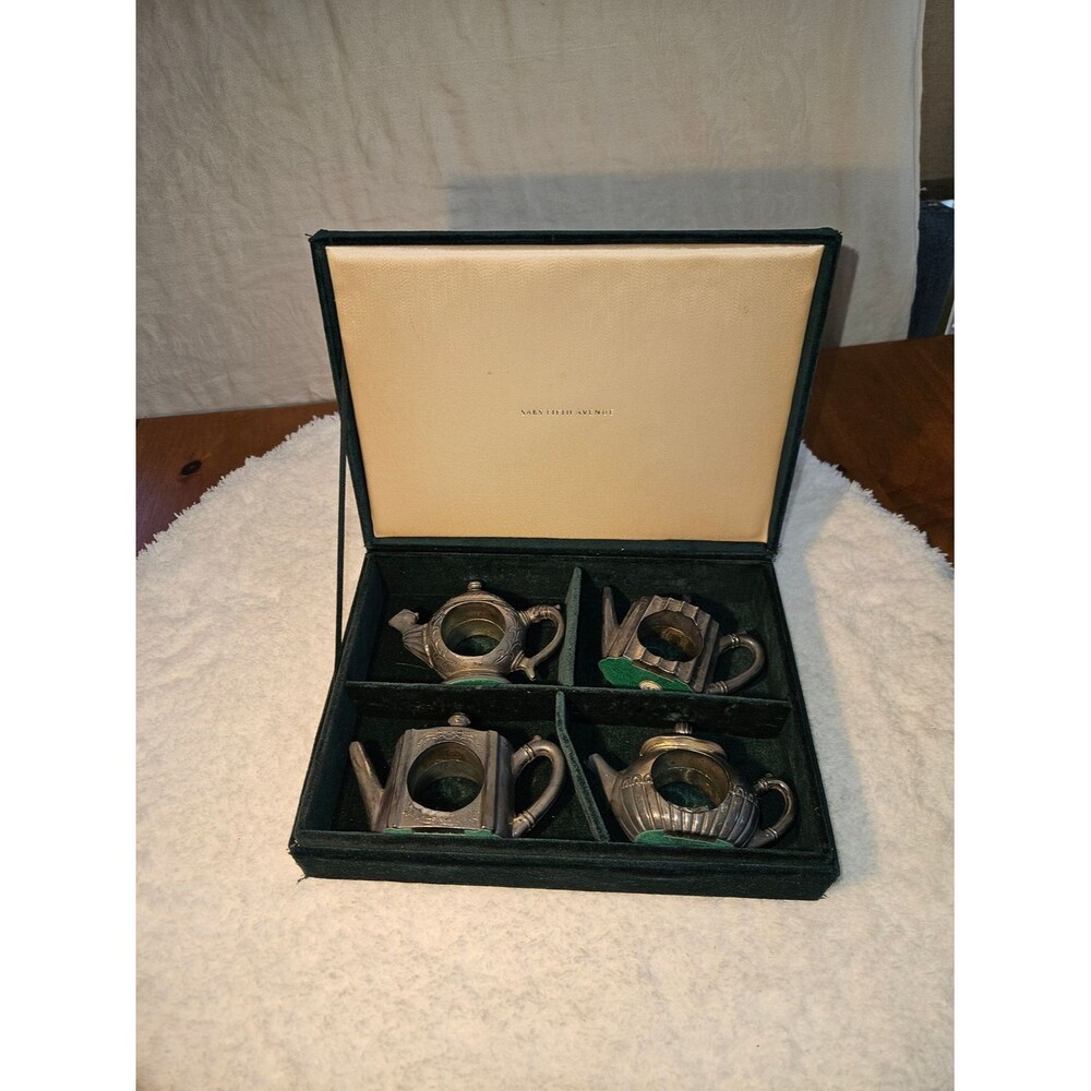 Godlinger Vintage Velvet Box with Four Silver Plated Teapot Napkin Holders